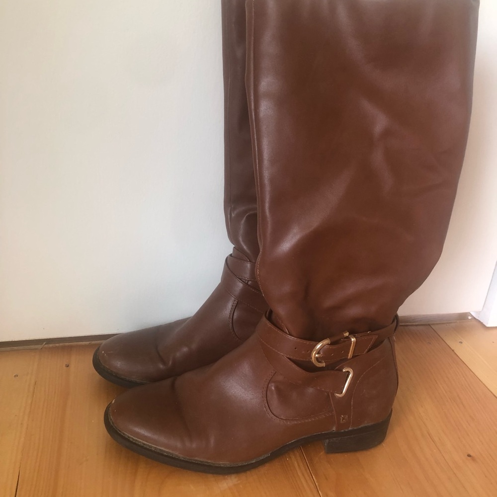 Brown trendy boots